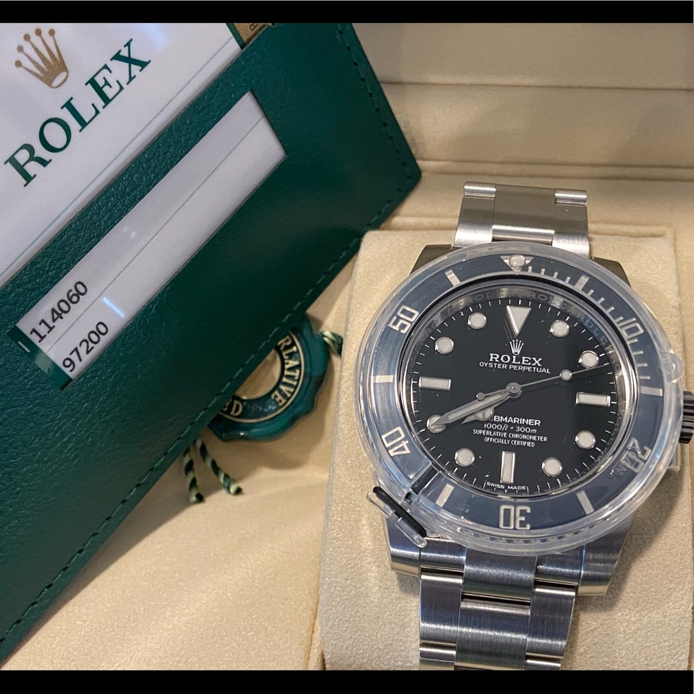 New Rolex Submariner 2020 - box/papers/warranty